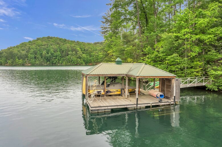 Rustic Retreat on Lake Keowee - Salem, South Carolina