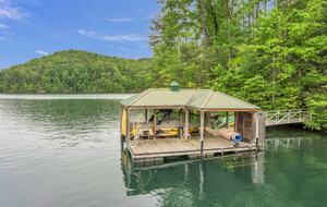 Rustic Retreat on Lake Keowee - Salem, South Carolina