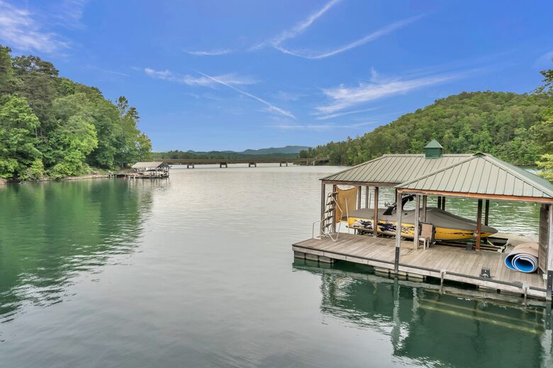 Rustic Retreat on Lake Keowee - Salem, South Carolina