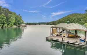 Rustic Retreat on Lake Keowee - Salem, South Carolina