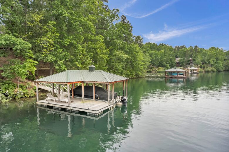 Rustic Retreat on Lake Keowee - Salem, South Carolina