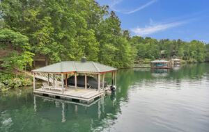 Rustic Retreat on Lake Keowee - Salem, South Carolina