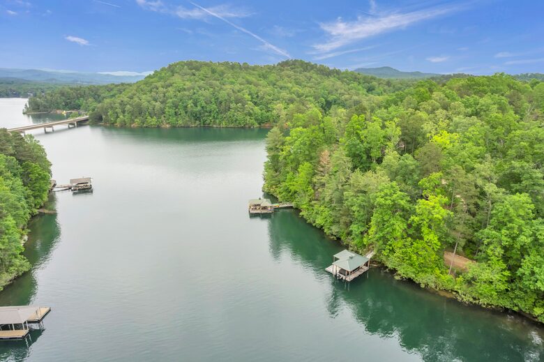 Rustic Retreat on Lake Keowee - Salem, South Carolina