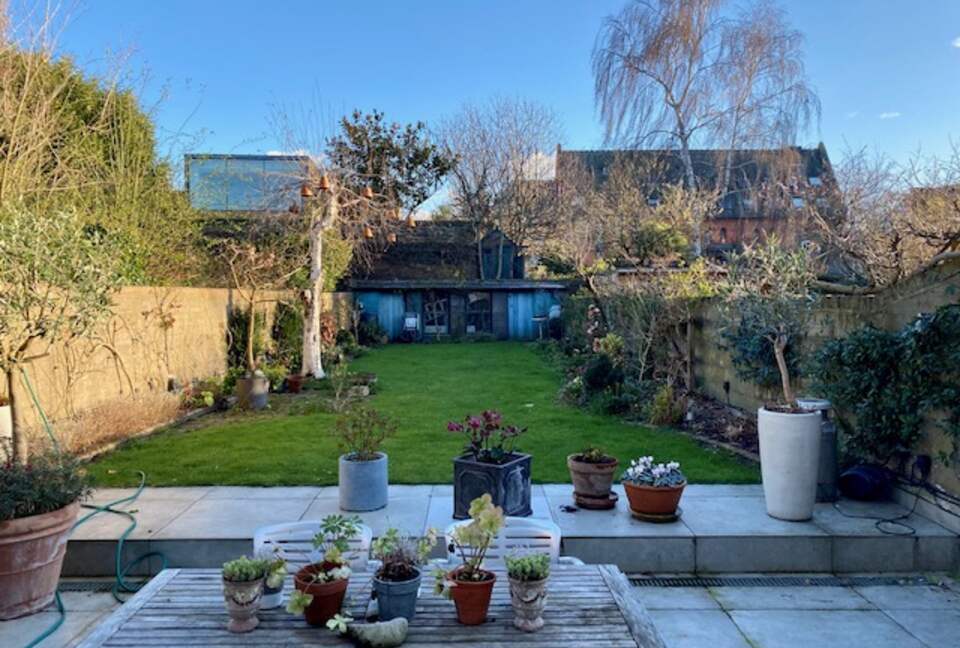 Elegant Victorian Retreat with South-Facing Garden - London, United Kingdom