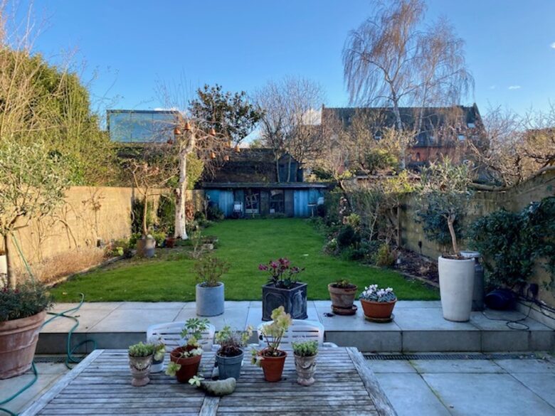 Elegant Victorian Retreat with South-Facing Garden - London, United Kingdom