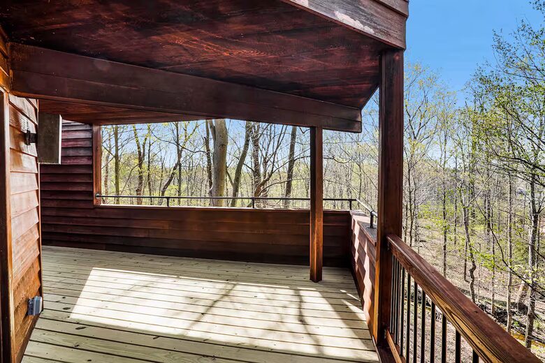 Architectural Nature Retreat l Wild Swimming l Nature Playground l City Location - Gahanna, Ohio