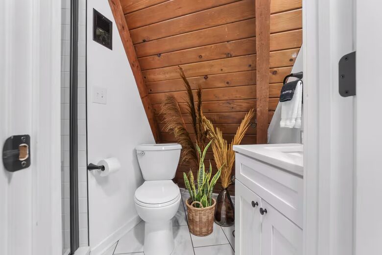 Extra Large A Frame with Private Pond and Refined Cabin Charm - Galena, Ohio