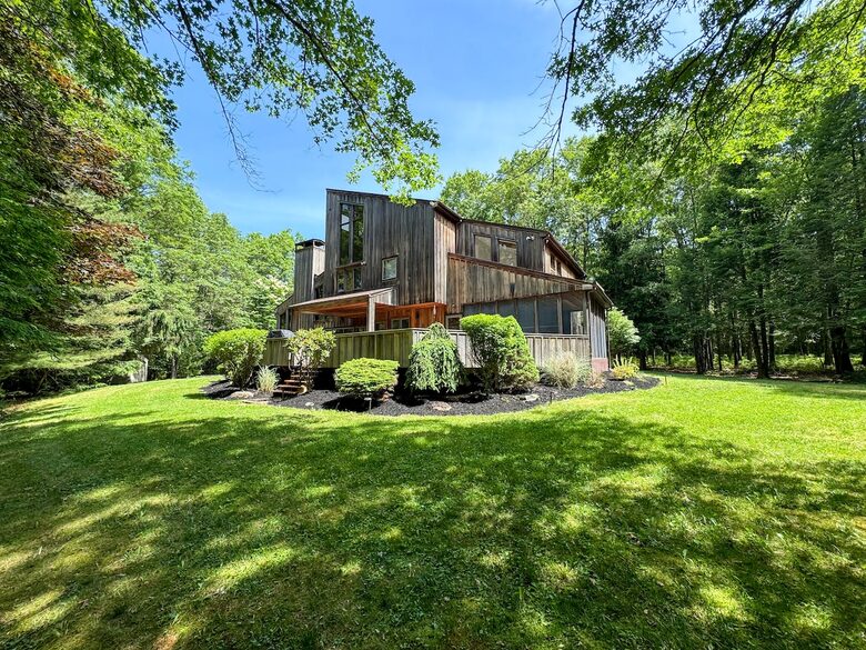 Contemporary Woodland Retreat Near Jim Thorpe - Jim Thorpe, Pennsylvania