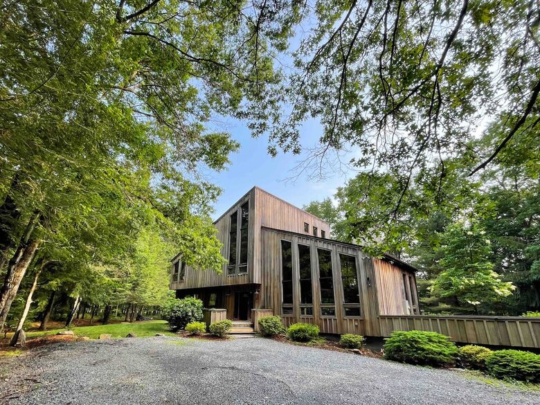 Contemporary Woodland Retreat Near Jim Thorpe - Jim Thorpe, Pennsylvania