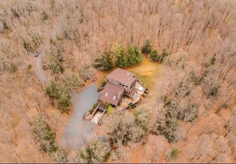 Contemporary Woodland Retreat Near Jim Thorpe - Jim Thorpe, Pennsylvania
