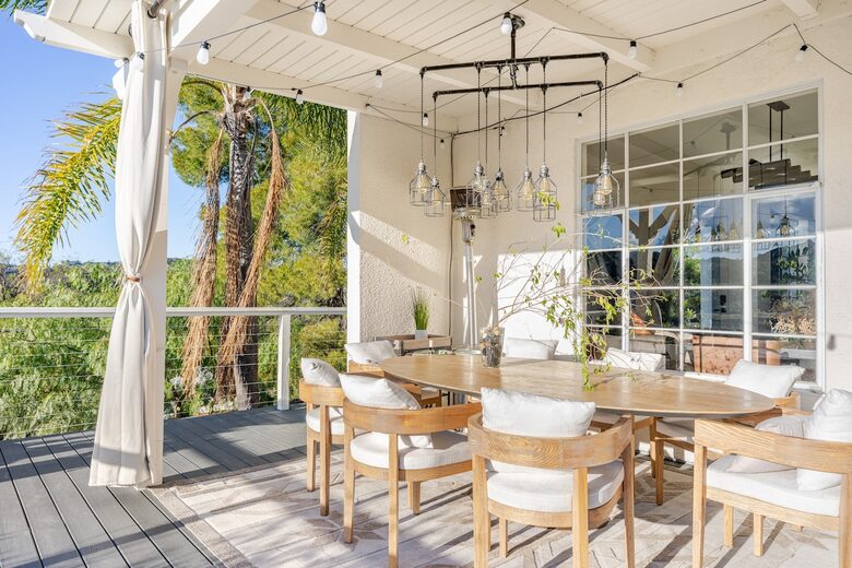 Elevated Living Amidst Nature’s Calm - Topanga, California