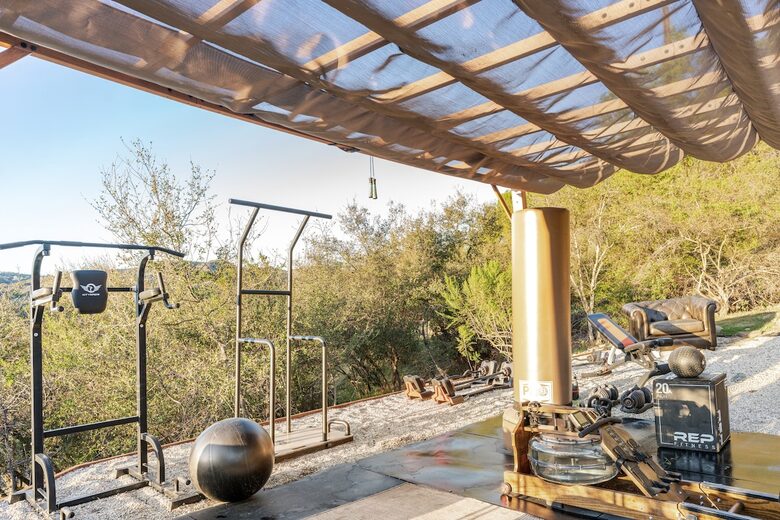Elevated Living Amidst Nature’s Calm - Topanga, California