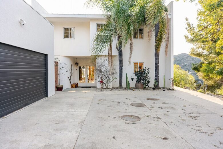 Elevated Living Amidst Nature’s Calm - Topanga, California
