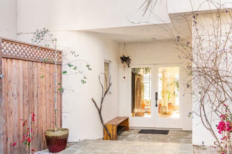 Elevated Living Amidst Nature’s Calm - Topanga, California
