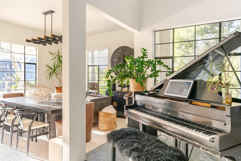 Elevated Living Amidst Nature’s Calm - Topanga, California