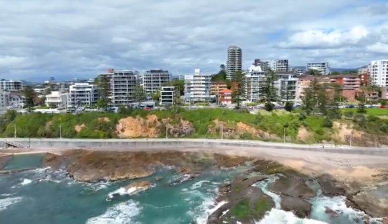 Two beaches, two ocean pools and uninterrupted coastal views in Wollongong- beach heaven - Wollongong, Australia