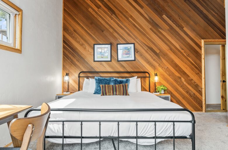 Elegant Mountain Lodge on Big Bear’s North Shore - Fawnskin, California