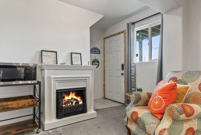 Elegant Mountain Lodge on Big Bear’s North Shore - Fawnskin, California