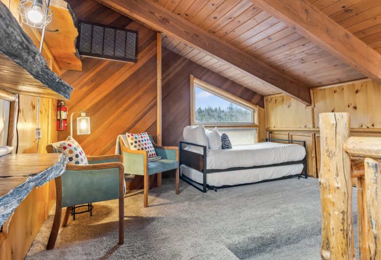 Elegant Mountain Lodge on Big Bear’s North Shore - Fawnskin, California