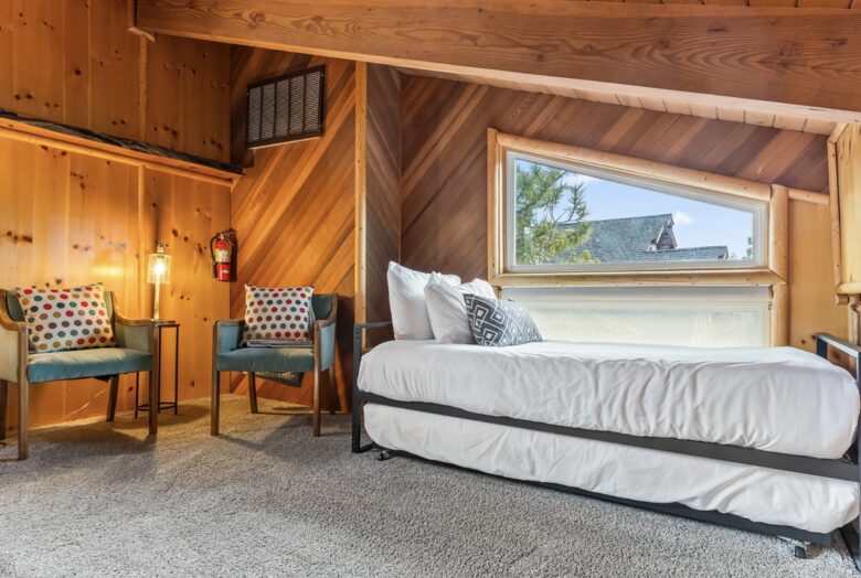 Elegant Mountain Lodge on Big Bear’s North Shore - Fawnskin, California