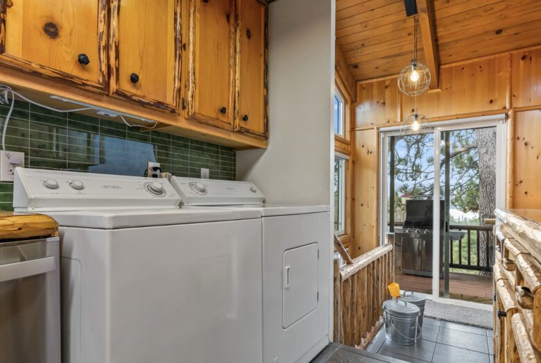 Elegant Mountain Lodge on Big Bear’s North Shore - Fawnskin, California