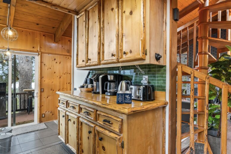 Elegant Mountain Lodge on Big Bear’s North Shore - Fawnskin, California