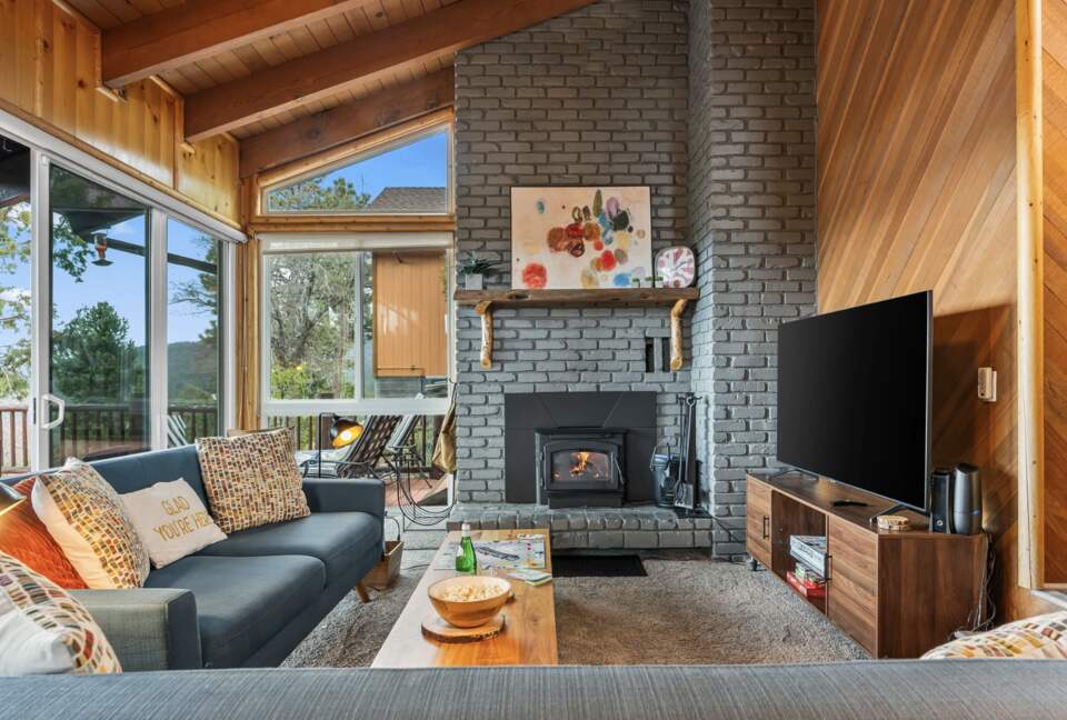 Elegant Mountain Lodge on Big Bear’s North Shore - Fawnskin, California