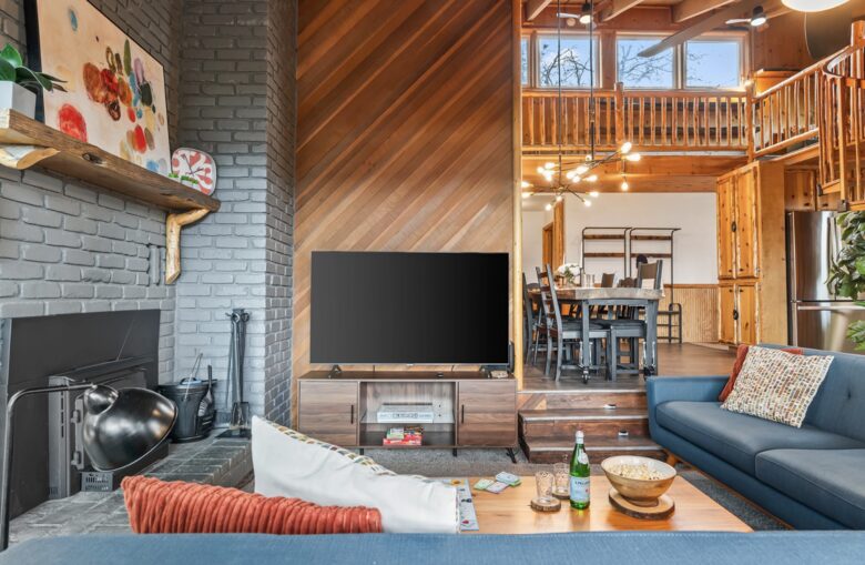 Elegant Mountain Lodge on Big Bear’s North Shore - Fawnskin, California