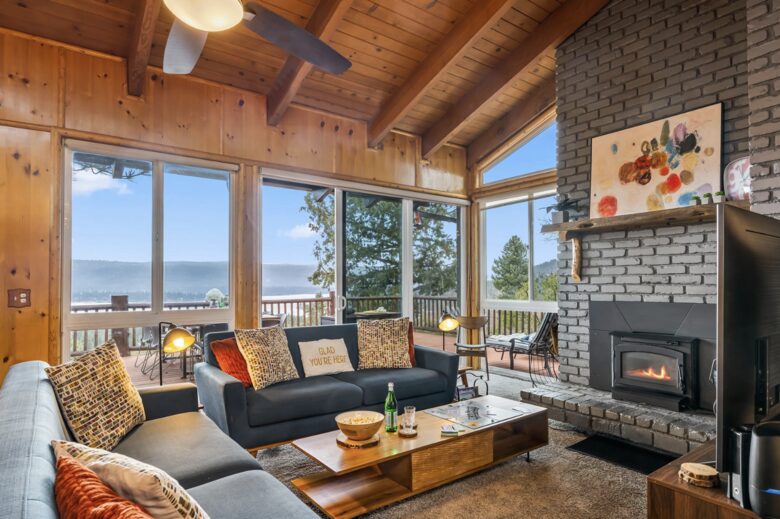 Elegant Mountain Lodge on Big Bear’s North Shore - Fawnskin, California