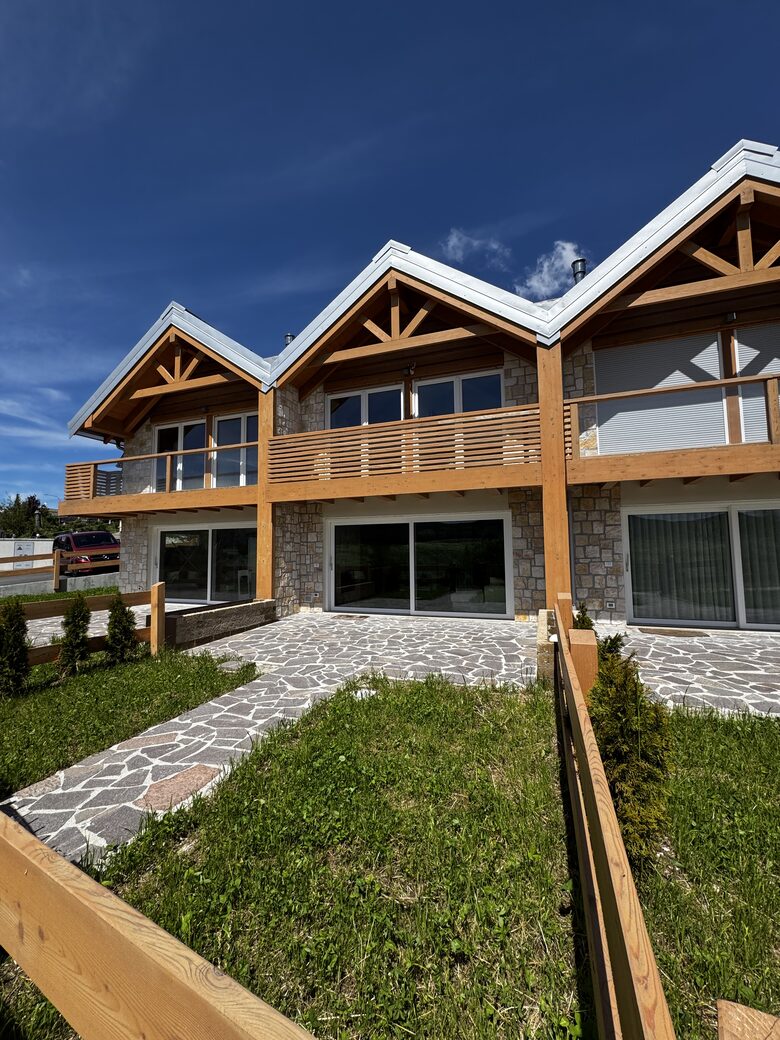 Wooden Chalet With Panoramic & Mountain Vistas - Roana, Italy