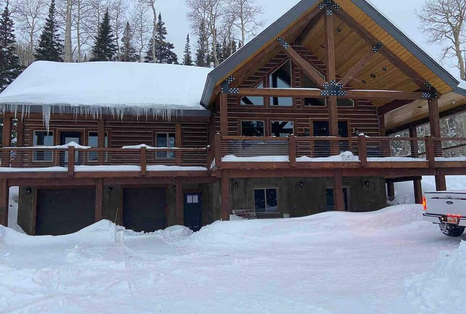 Ski-In/Ski-Out Retreat Nestled Among Pines and Aspens - Brian Head, Utah