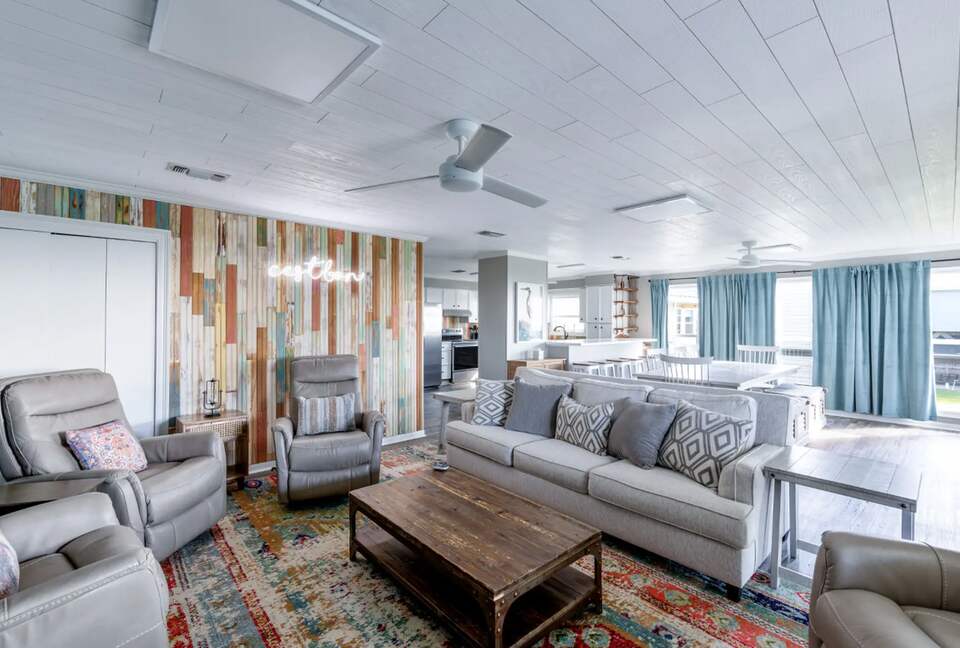 Grand Isle Beach Retreat with Room for Everyone - Grand Isle, Louisiana
