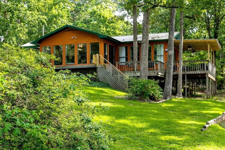 Charming Lakefront Getaway with Expansive Lake Views - Many, Louisiana