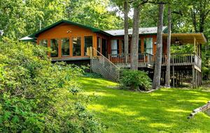 Charming Lakefront Getaway with Expansive Lake Views - Many, Louisiana