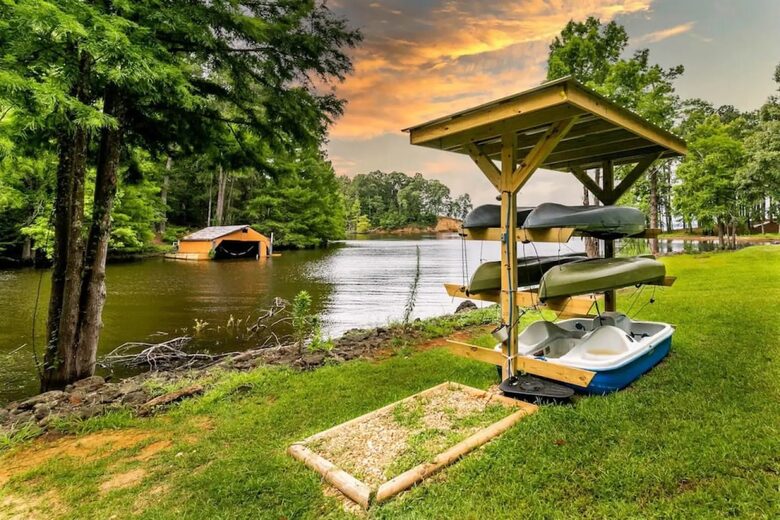 Charming Lakefront Getaway with Expansive Lake Views - Many, Louisiana