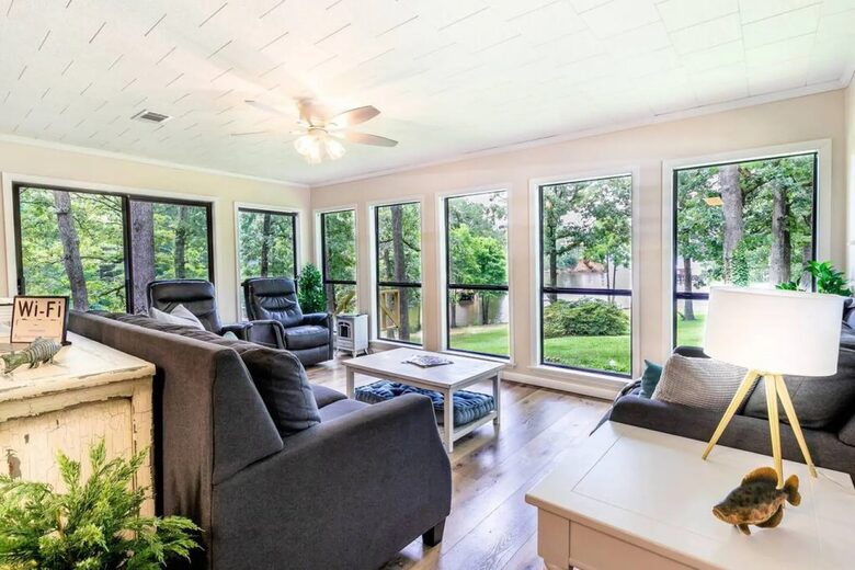 Charming Lakefront Getaway with Expansive Lake Views - Many, Louisiana