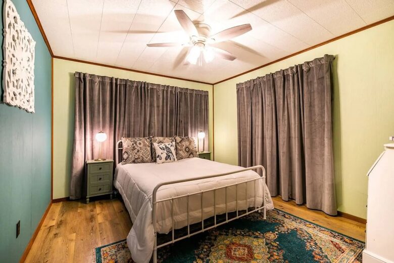 Charming Lakefront Getaway with Expansive Lake Views - Many, Louisiana