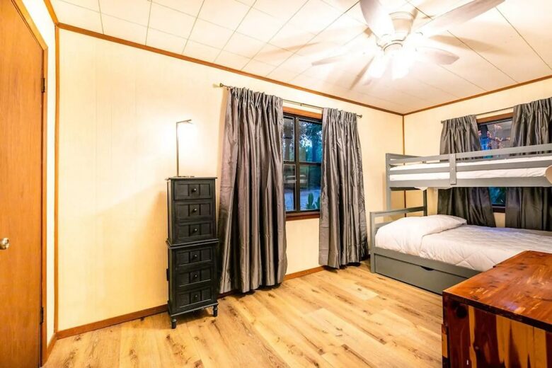 Charming Lakefront Getaway with Expansive Lake Views - Many, Louisiana