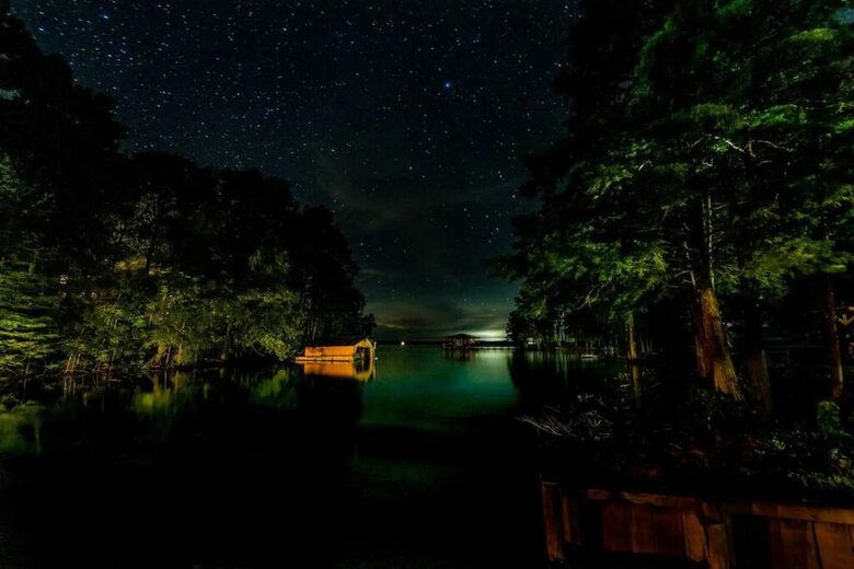 Charming Lakefront Getaway with Expansive Lake Views - Many, Louisiana