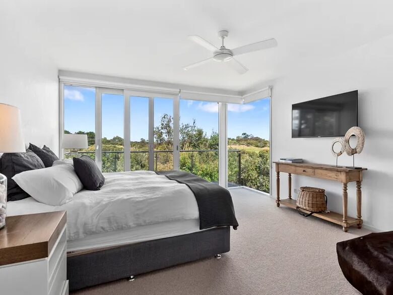 Garden Estate Overlooking the Greens - Portsea, Australia