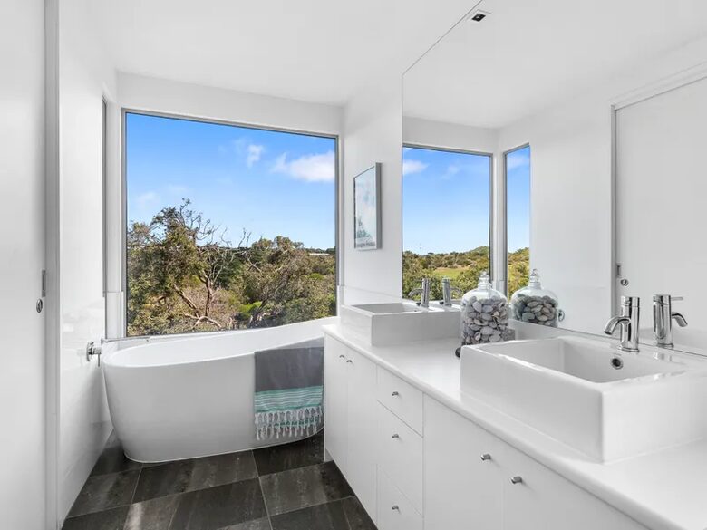 Garden Estate Overlooking the Greens - Portsea, Australia