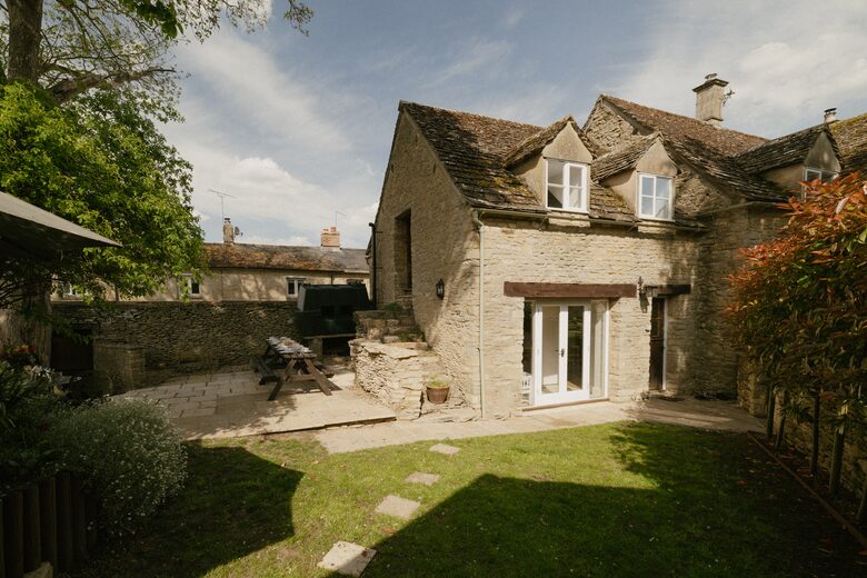 Cotswolds Country Retreat with hot tub - Langford, United Kingdom