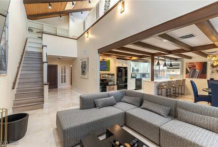 Elegant Country Club Escape with Views of the Strip - Las Vegas, Nevada