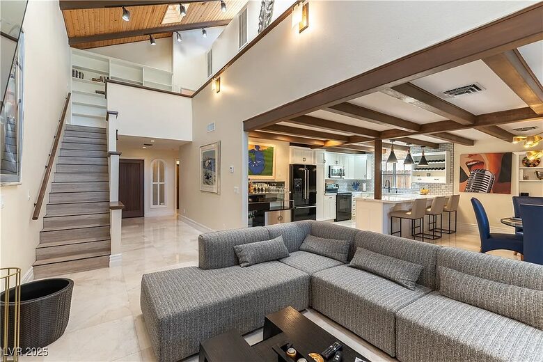 Elegant Country Club Escape with Views of the Strip - Las Vegas, Nevada