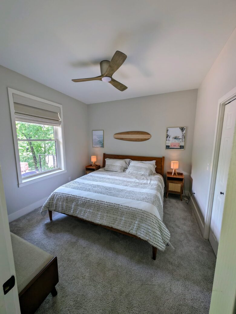 Serene Lakefront Retreat with Modern Comforts - Mount Juliet, Tennessee