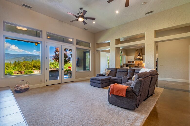 Sierra Serenity | Mountain Views and Modern Comfort - Oakhurst, California