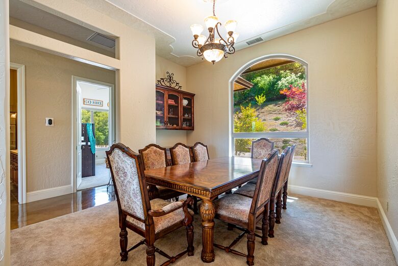 Sierra Serenity | Mountain Views and Modern Comfort - Oakhurst, California