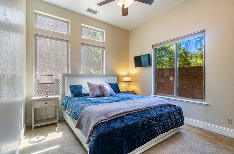 Sierra Serenity | Mountain Views and Modern Comfort - Oakhurst, California