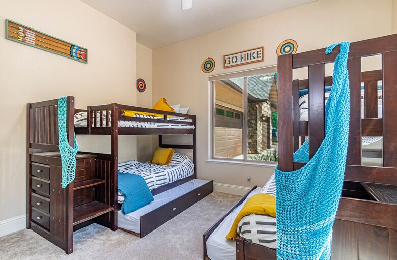 Sierra Serenity | Mountain Views and Modern Comfort - Oakhurst, California