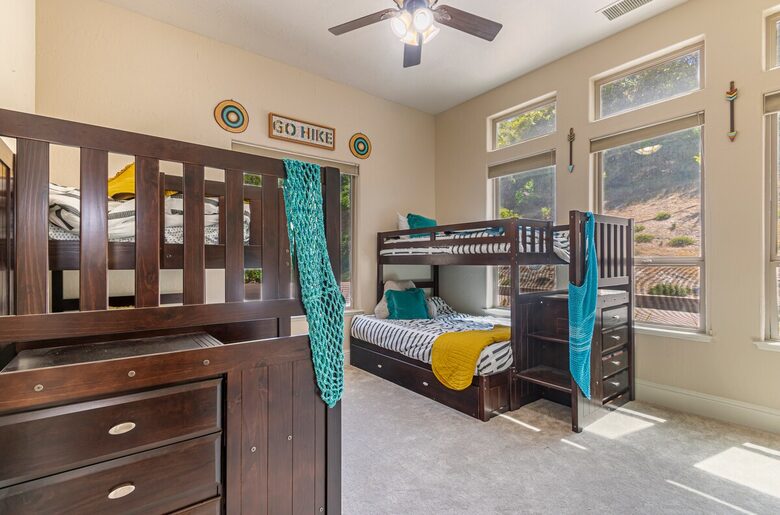 Sierra Serenity | Mountain Views and Modern Comfort - Oakhurst, California